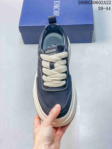 Gucci Screener Low-Top Sneakers in Navy and White