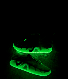 Nike HV9924-700 Halloween Green Sneakers