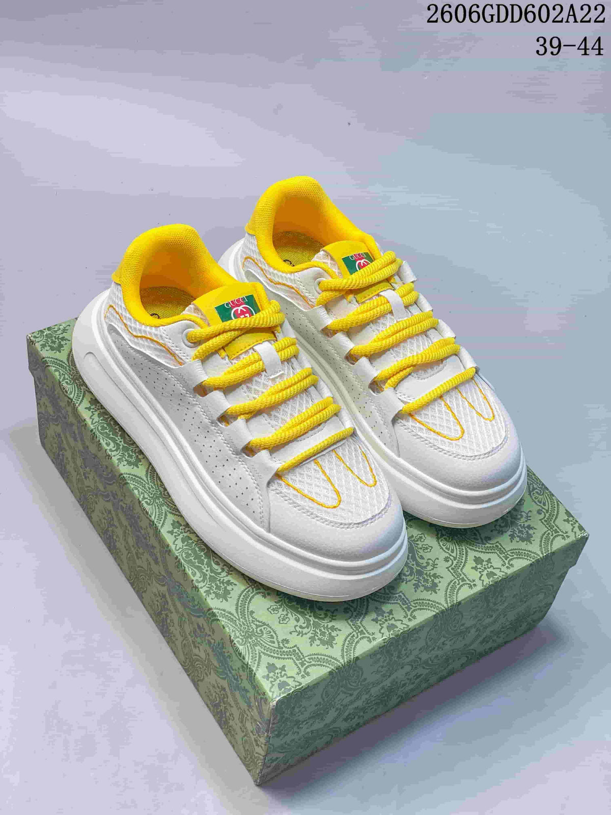 Dior White Casual Sneakers with Yellow Accents 2606GDD602A22