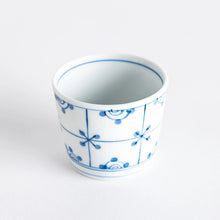 Four-Petal Flower Small Condiment Bowl