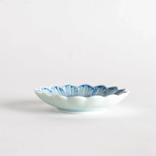 Petal Pattern Sauce Dish